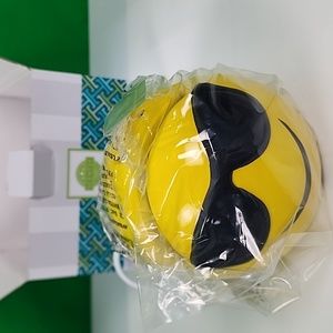 NIB. Scentsy, Cool Emoji Scentsy Warmer. (Discontinued)